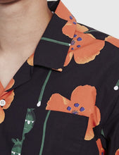 Load image into Gallery viewer, Soulland Juice Short Sleeve Shirt - Black