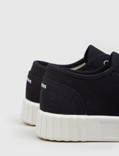 Load image into Gallery viewer, Good News Bagger Low Trainers (Canvas) - Black