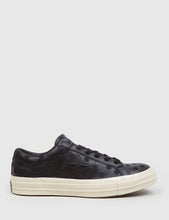 Load image into Gallery viewer, Converse One Star '74 (Polkadot Leather) - Black
