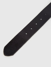Load image into Gallery viewer, Levis Classic Logo Buckle Leather Belt - Black
