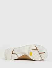 Load image into Gallery viewer, Clarks Originals Trigenic Flex Shoes - Maple
