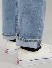 Load image into Gallery viewer, Levis 501 Straight Fit Jeans - Light Broken In
