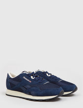 Load image into Gallery viewer, Reebok Classic Nylon (AR1232) - Collegiate Navy/Antique
