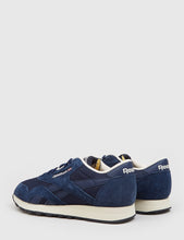 Load image into Gallery viewer, Reebok Classic Nylon (AR1232) - Collegiate Navy/Antique
