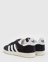 Load image into Gallery viewer, adidas Gazelle BB5491 (Vintage Suede) - Black/White/Gold
