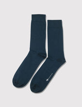 Load image into Gallery viewer, Democratique Solid Socks - Emerald Green
