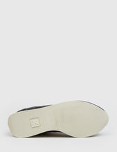 Load image into Gallery viewer, Veja Holiday B Mesh Trainers - Black
