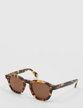 Load image into Gallery viewer, Illesteva Murdoch Sunglasses - Tortoise
