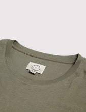 Load image into Gallery viewer, Suit Anton T-Shirt - Dark Green
