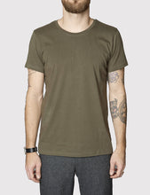Load image into Gallery viewer, Suit Anton T-Shirt - Dark Green
