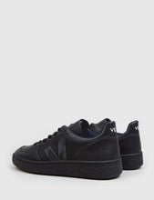 Load image into Gallery viewer, Veja V-10 Leather Trainers - Black
