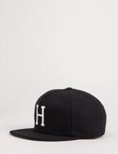 Load image into Gallery viewer, Huf Classic H Wool Snapback Cap - Black
